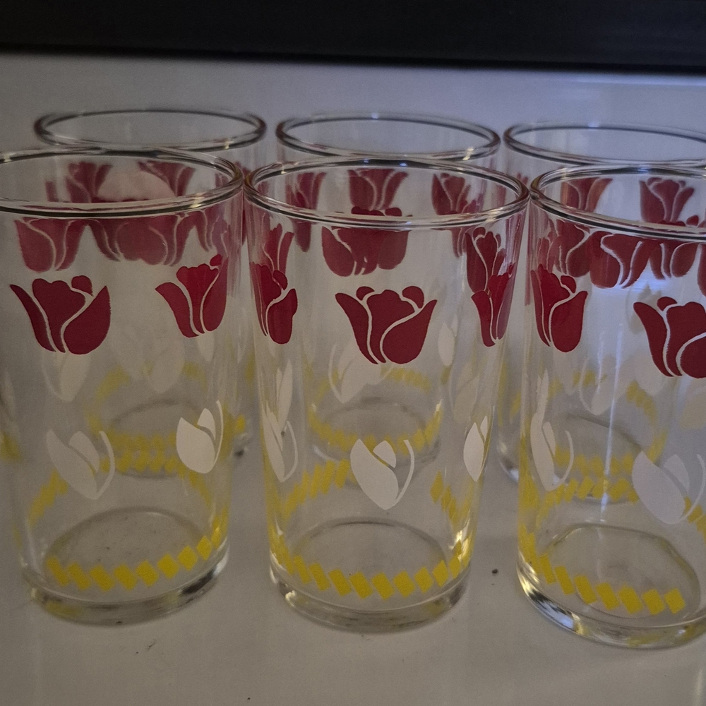 Set of 6 Tulip Patterned Glasses - Red, White, Yellow